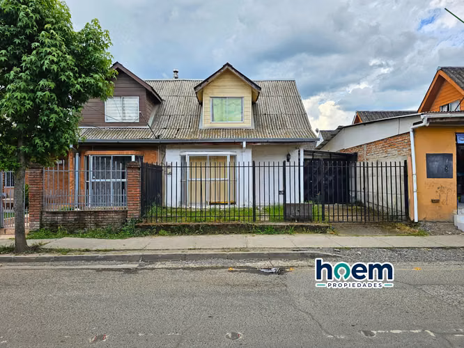 ¡CASA EN CALLE PRINCIPAL! CON POTENCIAL COMERCIAL