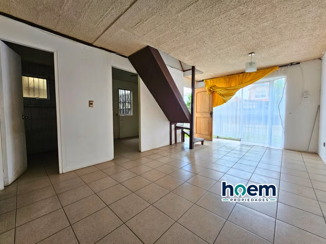 ¡CASA EN CALLE PRINCIPAL! CON POTENCIAL COMERCIAL - Imagen 3