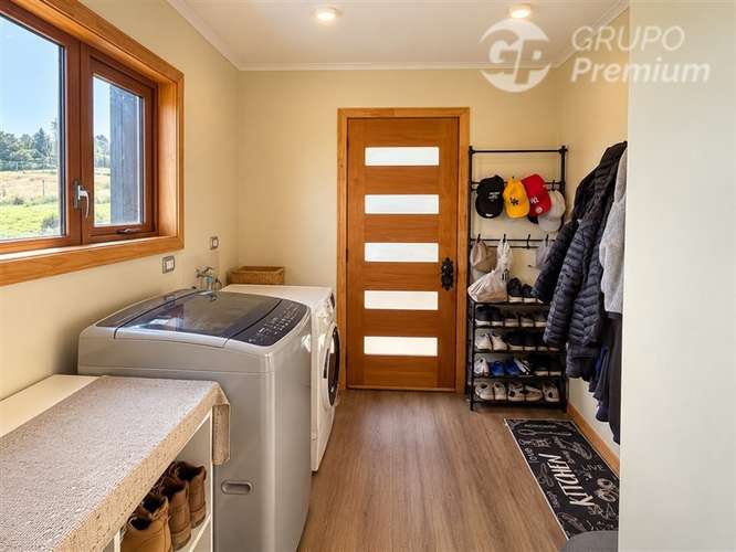 CASA MODERNA Y AMPLIA EN VENTA - QUILQUICO / CASTRO - Imagen 14