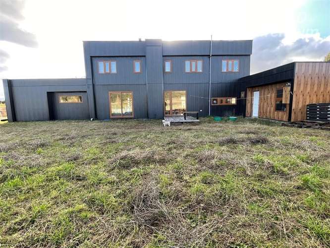 CASA MODERNA Y AMPLIA EN VENTA - QUILQUICO / CASTRO - Imagen 5