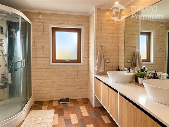 CASA MODERNA Y AMPLIA EN VENTA - QUILQUICO / CASTRO - Imagen 13
