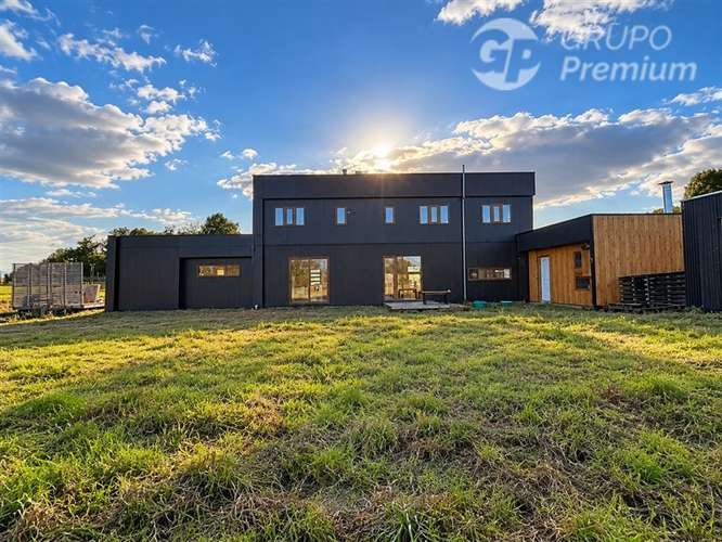 CASA MODERNA Y AMPLIA EN VENTA - QUILQUICO / CASTRO - Imagen 2