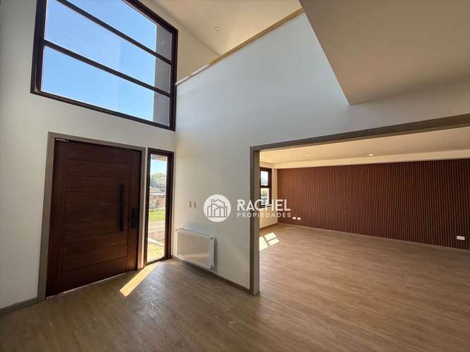 Se Vende Hermosa Casa Mediterránea Nueva en Condominio – Lomas del Carmen