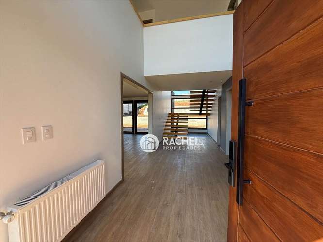 Se Vende Hermosa Casa Mediterránea Nueva en Condominio – Lomas del Carmen