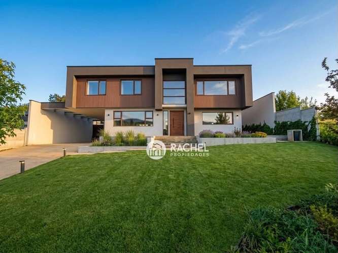 Se Vende Hermosa Casa Mediterránea Nueva en Condominio – Lomas del Carmen