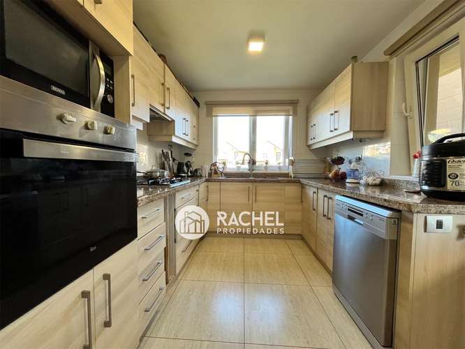 SE VENDE ESPECTACULAR CASA CON ALTA EFICIENCIA ENERGÉTICA- Sector Poniente