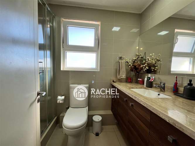 SE VENDE ESPECTACULAR CASA CON ALTA EFICIENCIA ENERGÉTICA- Sector Poniente