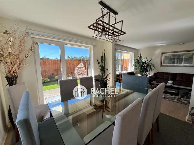 SE VENDE ESPECTACULAR CASA CON ALTA EFICIENCIA ENERGÉTICA- Sector Poniente