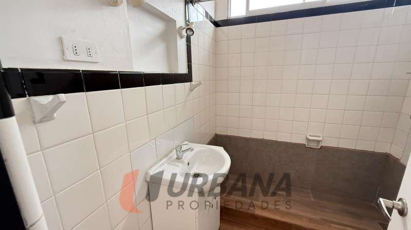 ARRIENDO CASA COMERCIAL – AVENIDA LOS PERALES, LA