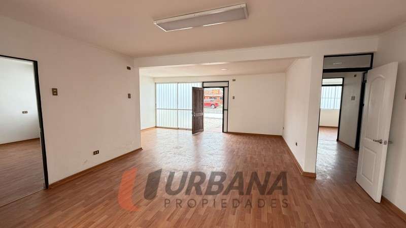 ARRIENDO CASA COMERCIAL – AVENIDA LOS PERALES, LA