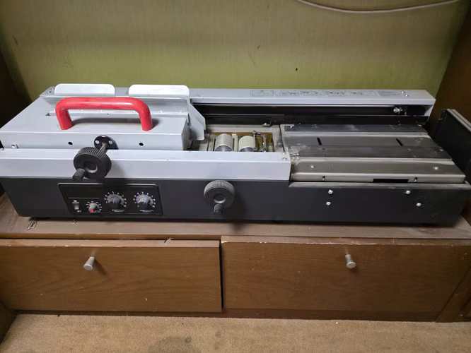Hotmelera semiautomática remato
