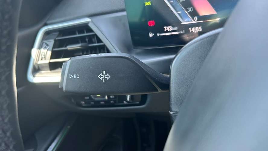 BMW 320 2.0 AUT (2023) - Imagen 20