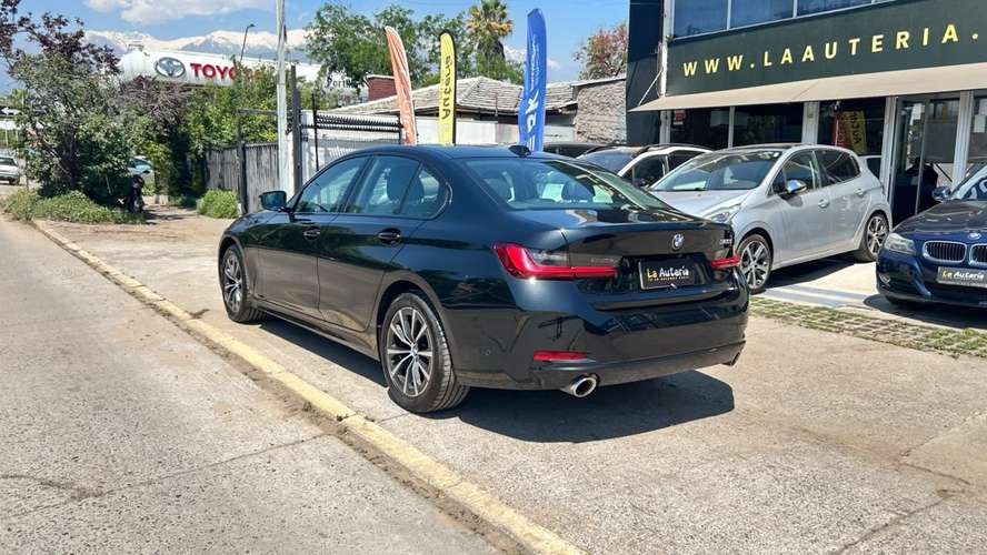 BMW 320 2.0 AUT (2023) - Imagen 3