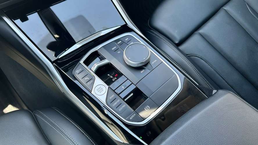 BMW 320 2.0 AUT (2023) - Imagen 13