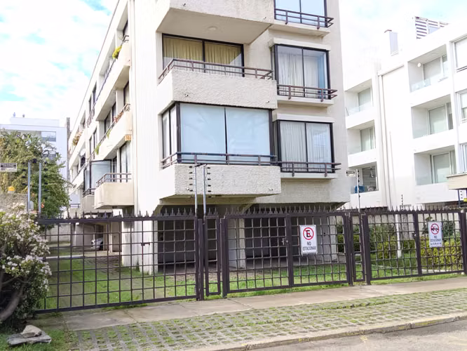 Reñaca Bajo; Dpto. 2D/1B/E; 52 mt2; Piso 2; a 2 cuadras centro Reñaca y Playa