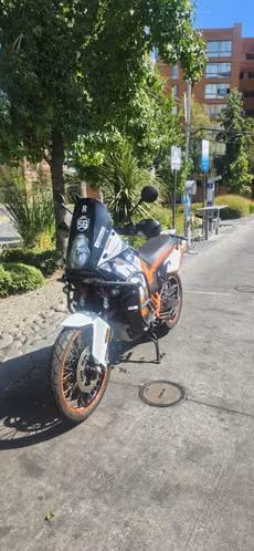 KTM 990 r, se vende por no usar