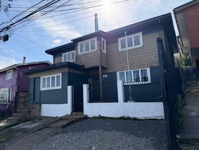 Amplia Casa Con Potencial Habitacional/comercial