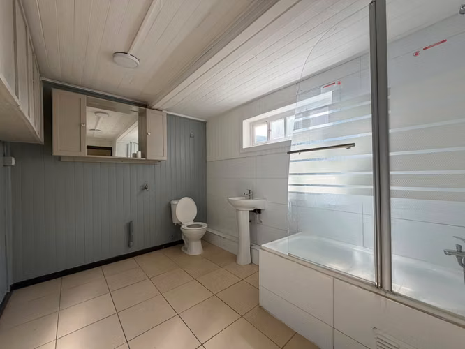 Amplia Casa Con Potencial Habitacional/comercial - Imagen 7