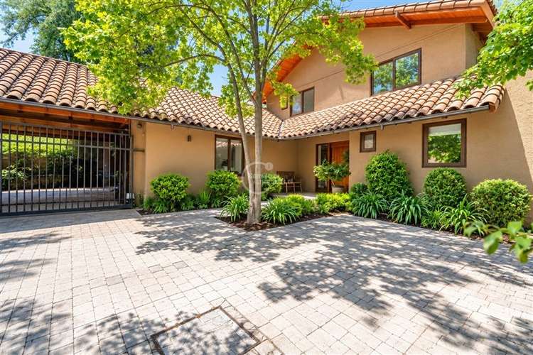 Casa en venta de 4 dorm. en Lo Barnechea - Imagen 4