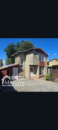 Se vende amplia casa en villarrica.