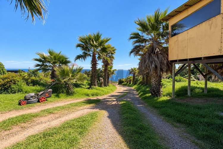 Terreno 2.500 m², 3 casas y vista al mar en venta