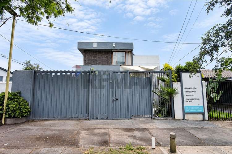 Casa con consulta dental y vivienda las condes