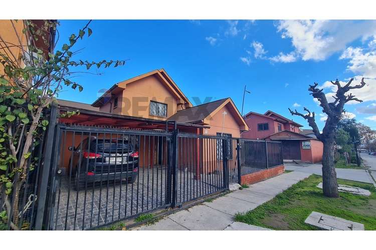 Casa familiar en buin: luz, espacio y conexión