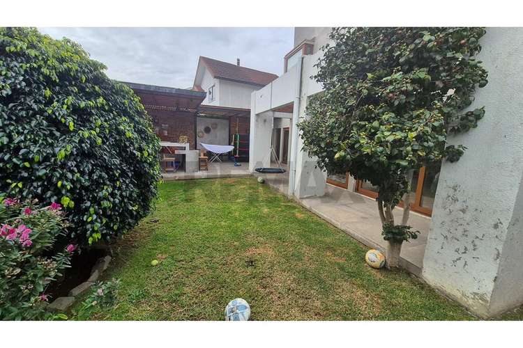 Casa moderna con 5d/4b/con gran quincho - Imagen 2
