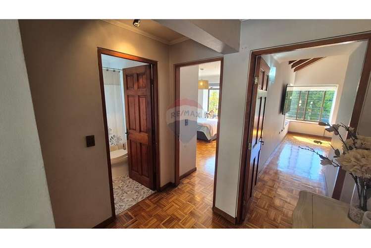 Gran casa 4d + servicio, piscina y quincho - Imagen 10