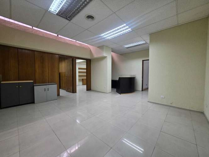 Oficina remodelada y amplia en calle Mac Iver (187467)