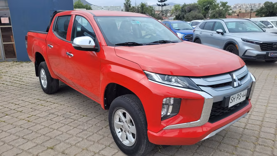 MitsubishiL200 KATANA CR 2.4 2.4 • 4x2 • Mecánica • 2022