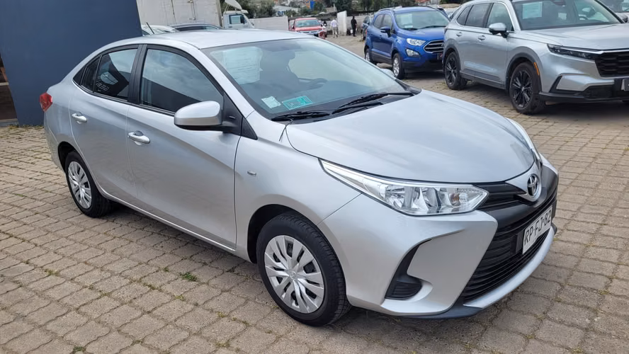 Toyota YARIS SEDAN OTTO 1.5 FULL MEC. 1.5 • 4x2 • Mecánica • 2022