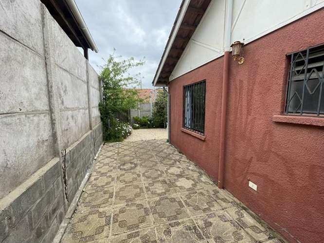 Buen Estado/ Antejardin y Patio/Buen Barrio/Playa Caminando