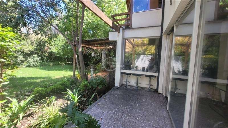 Casa en venta de 3 dorm. en Lo Barnechea