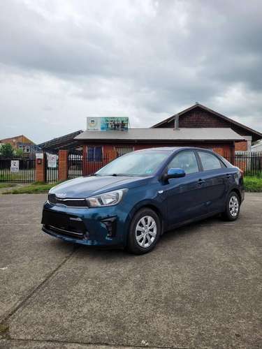 Kia soluto lx 1.4 con aire acondicionado año 2023