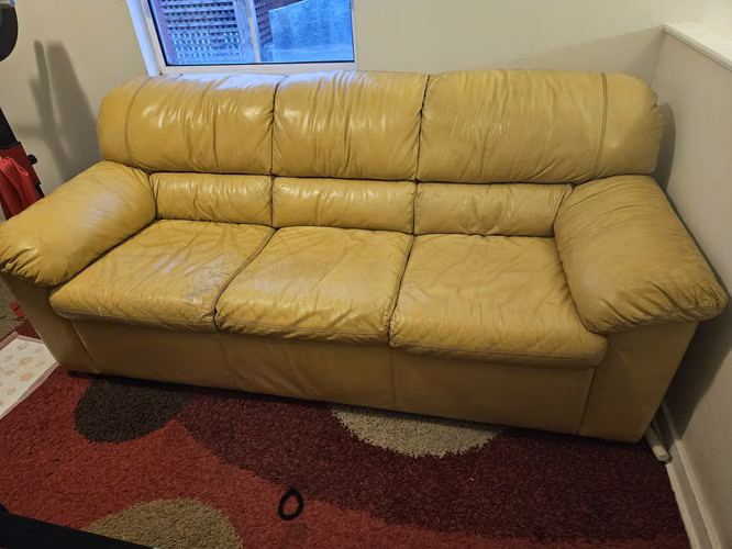 Sofa Cuero Amarillo