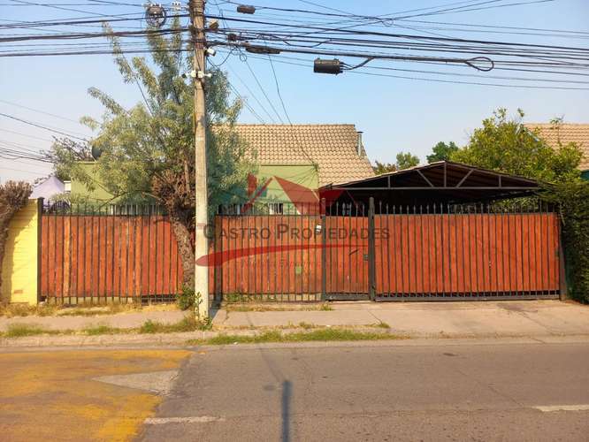CASA DE ESQUINA AISLADA CON 4 DORMITORIOS, 2 BAÑOS - Imagen 2