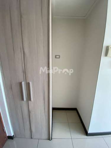SE ARRIENDA DEPTO DE 1D1B METRO HOSPITALES - Imagen 4