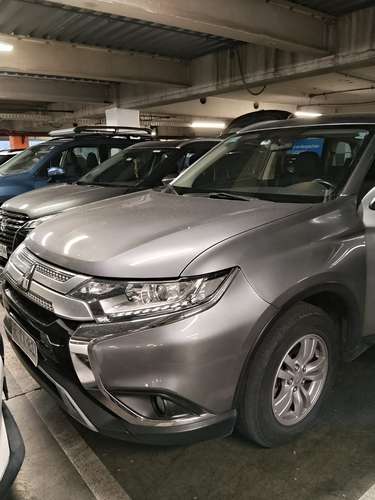 VENDE SU PROPIO DUEÑO KILOMETRAJE ES GRAN PARTE DE CARRETERA. DUEÑO COMPRÓ AUTO NUEVO DEBE  PAGAR SALDO. 