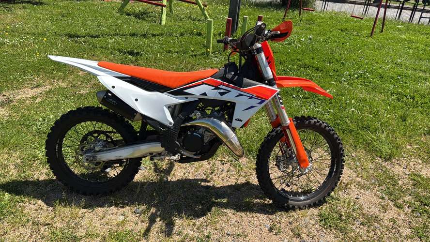 Moto KTM SX 125 CC prácticamente nueva solo 9 horas