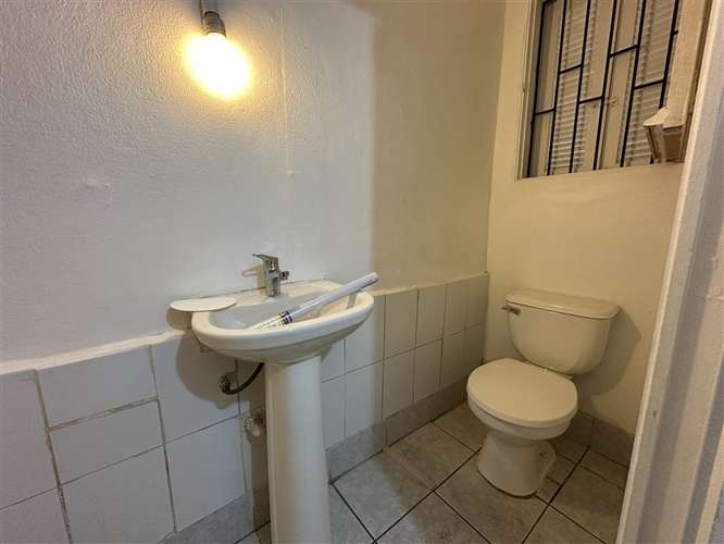 Casa en arriendo de 2 dorm. mas servicios en Macul - Imagen 10