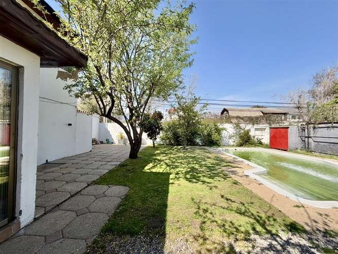 Amplia casa remodelada ,3D, 2B, Piscina, bodega , - Imagen 25