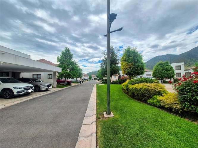 Casa en venta de 4 dorm. en Pudahuel Ciudad de los Valles