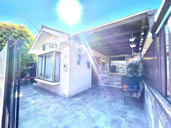 Casa en venta de 3 dorm.2 baños. en La Cruz