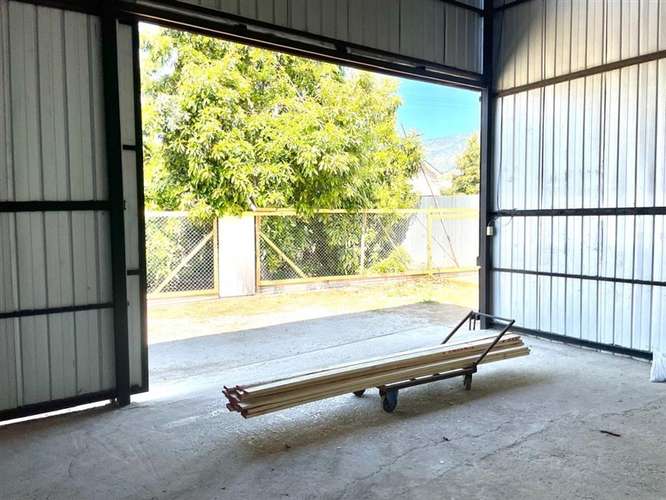 Bodega en arriendo en La Cruz, ideal para empresas.