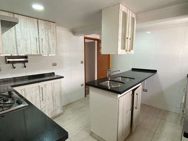 Casa en arriendo de 4 dorm. en La Reina - Imagen 3