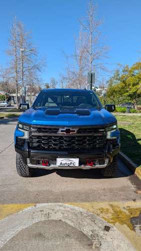 Chevrolet SILVERADO 2023 - Imagen 2