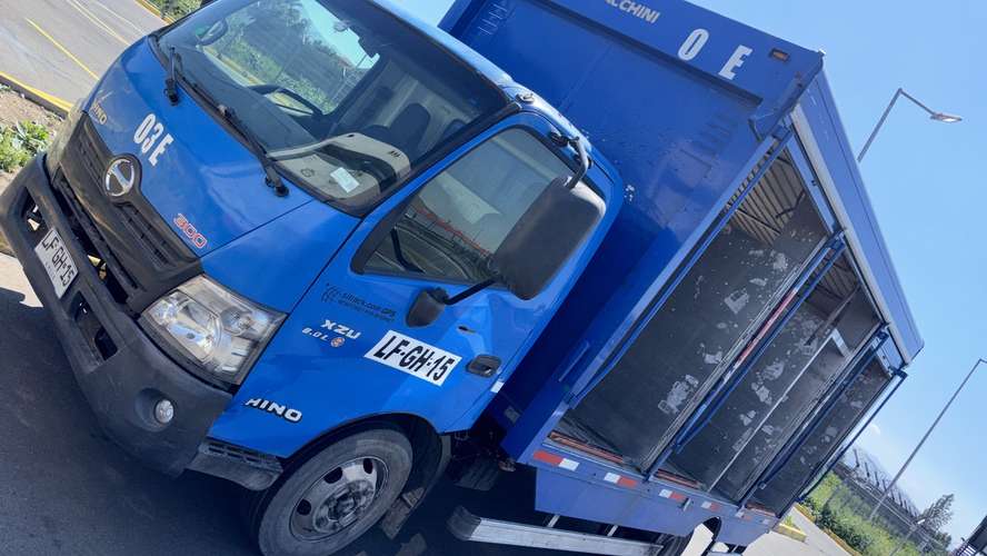 Hino 300 único dueño , mantenciones al día sin multas ElPrecio es conversable 