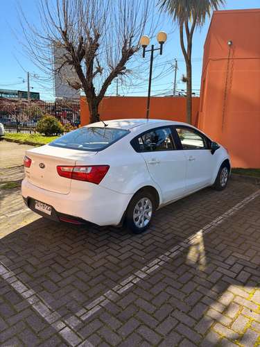 Vendo KIA RIO4 usado año 2015, uso familiar en buen estado