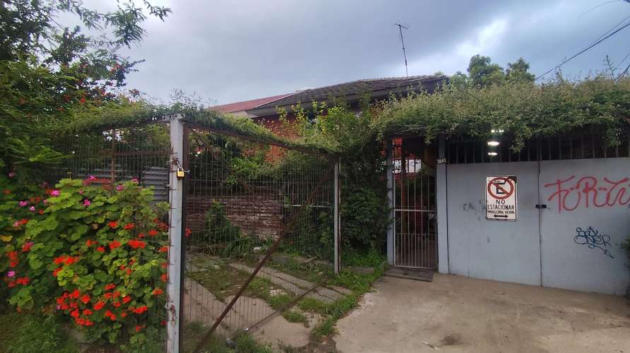 SE VENDE, GRAN CASA, AV INDEPENDENCIA, 4D + 2B.